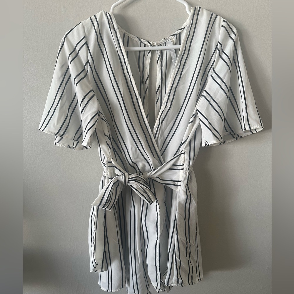 Stripped romper with angel sleeves